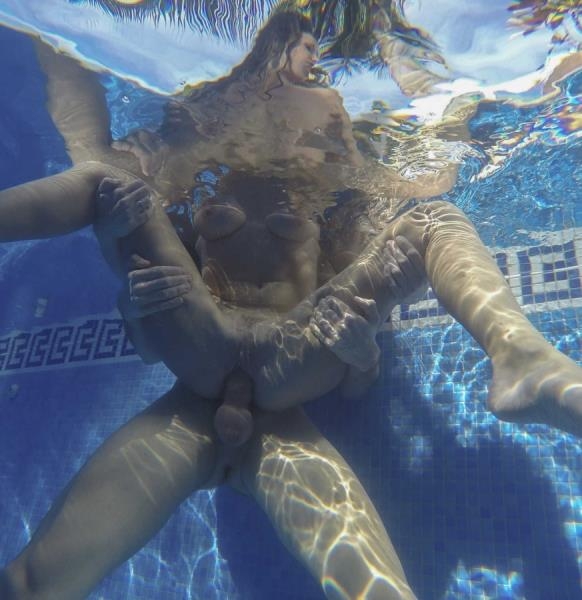 Martina Gold Beautiful Sex In The Pool FullHD 1080p